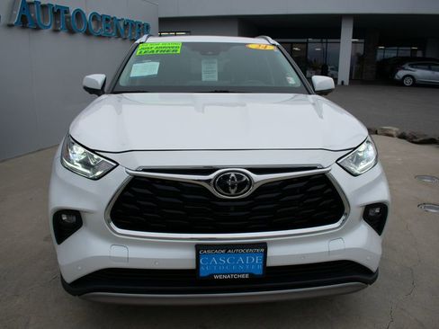 Used 2024 Toyota Highlander Limited image 14