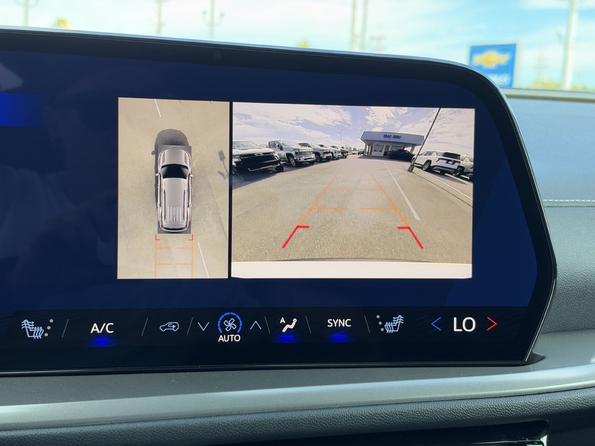 New 2027 Chevrolet Traverse LT w/ Driver Confidence Package FWD image 28
