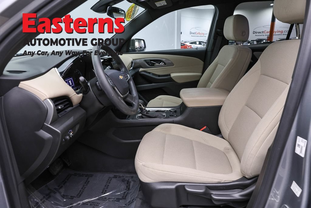 Used 2023 Chevrolet Traverse LS FWD image 14