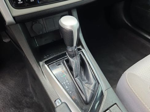 Used 2017 Toyota Corolla LE FWD image 29
