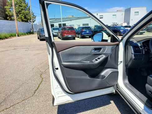 Used 2023 Nissan Rogue SV AWD/4WD image 13