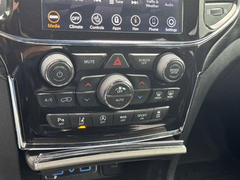 Used 2021 Jeep Grand Cherokee Laredo X RWD image 34
