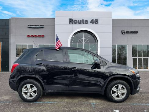Used 2022 Chevrolet Trax LS w/ Tint and Cruise Package image 6