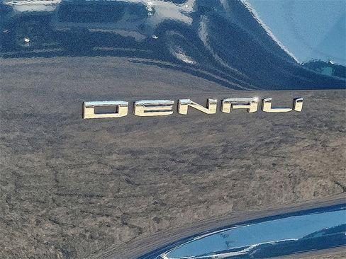 New 2026 GMC Acadia Denali w/ Super Cruise Package image 9