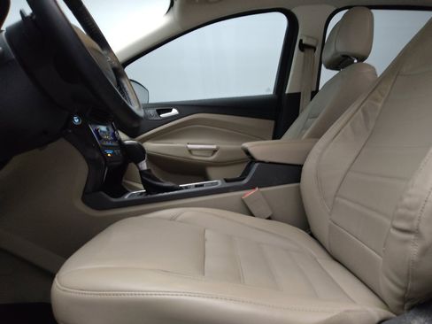 Used 2017 Ford Escape Titanium FWD image 17