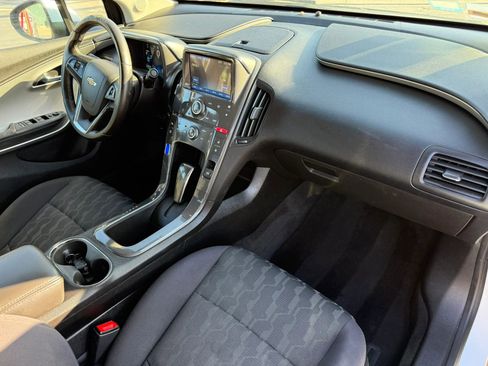 Used 2014 Chevrolet Volt FWD image 10