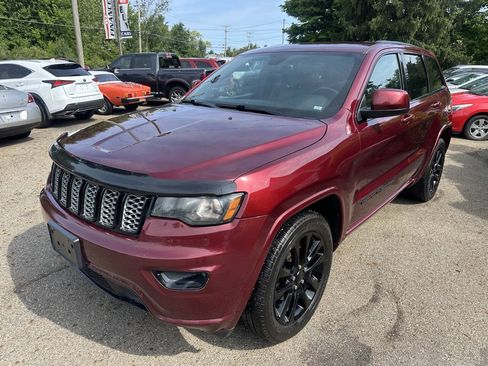 Used 2018 Jeep Grand Cherokee Altitude AWD/4WD image 2