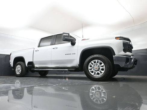Used 2024 Chevrolet Silverado 2500 LT AWD/4WD image 41
