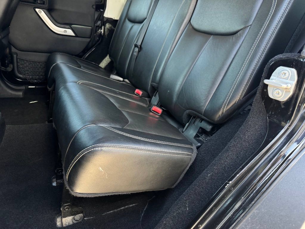 Used 2016 Jeep Wrangler Unlimited Rubicon w/ Dual Top Group AWD/4WD image 8