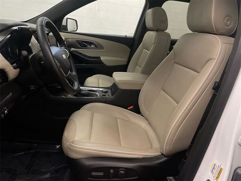 Used 2023 Chevrolet Traverse Premier image 14