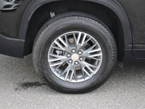 Used 2026 Chevrolet Traverse LT FWD image 9