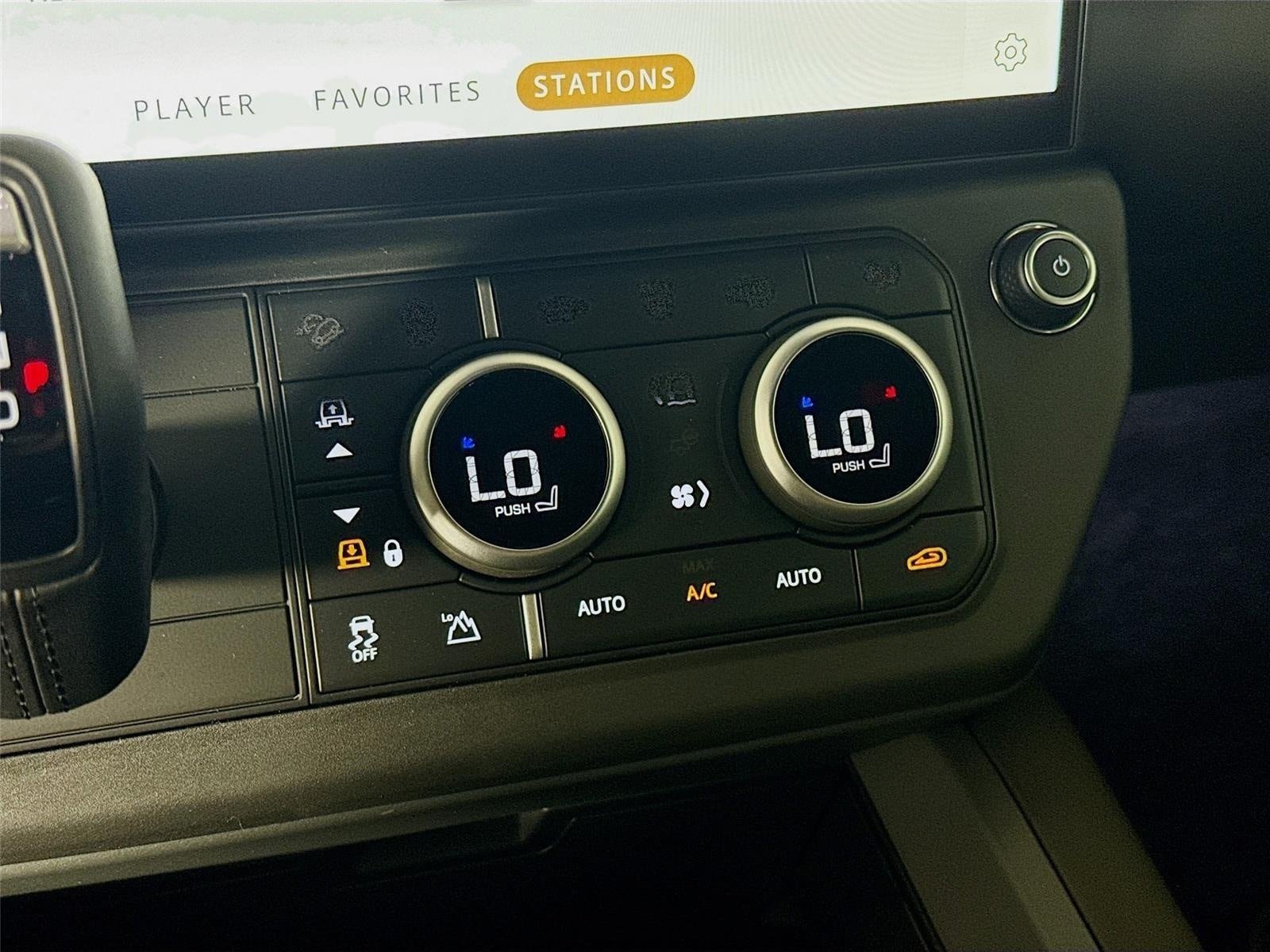 New 2026 Land Rover Defender 130 X-Dynamic SE AWD/4WD image 18
