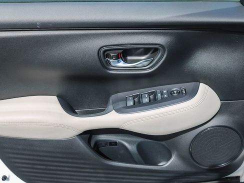 Used 2025 Honda HR-V LX image 21