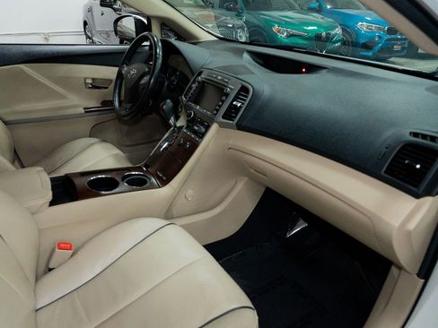 Used 2011 Toyota Venza AWD w/ Premium Pkg #2 image 31