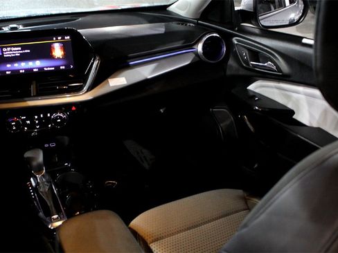 Used 2025 Chevrolet Trax LT w/ LT Convenience Package image 25