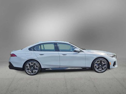Used 2026 BMW i5 eDrive40 AWD/4WD image 9