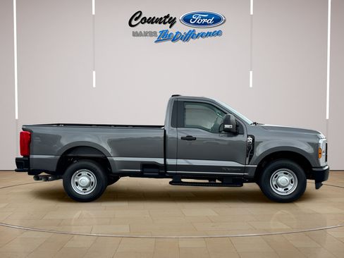 Used 2025 Ford F250 XL RWD image 24