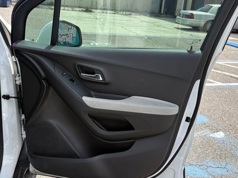 Used 2019 Chevrolet Trax LS image 18