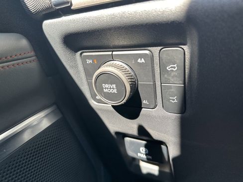 Used 2025 Ford Expedition Active image 30