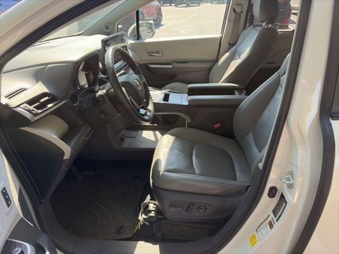 Used 2021 Toyota Sienna Limited FWD image 12