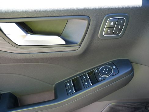 Used 2023 Ford Escape Platinum AWD/4WD image 19