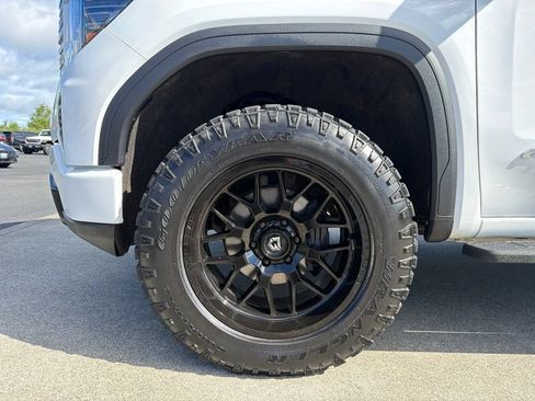 Used 2022 GMC Sierra 1500 AT4 w/ AT4 Premium Package AWD/4WD image 9