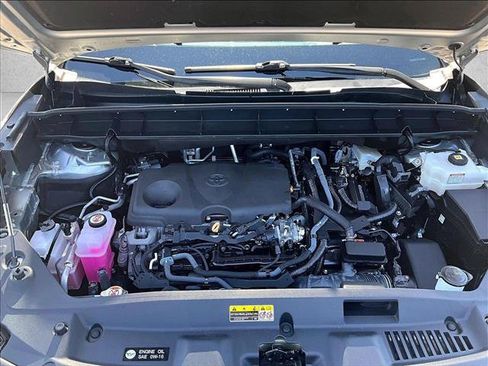 Used 2023 Toyota Highlander LE FWD image 11