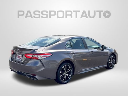 Used 2020 Toyota Camry SE FWD image 7