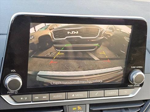 Used 2022 Nissan Altima 2.5 SV FWD image 11