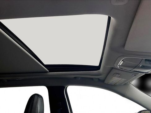 Used 2022 Jeep Cherokee Limited image 30