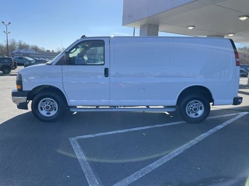Used 2024 GMC Savana 2500 w/ Driver Convenience Package image 9