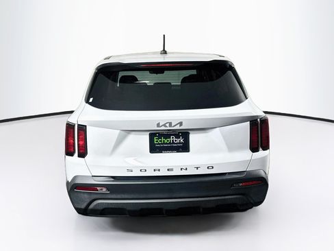 Used 2022 Kia Sorento LX FWD image 7