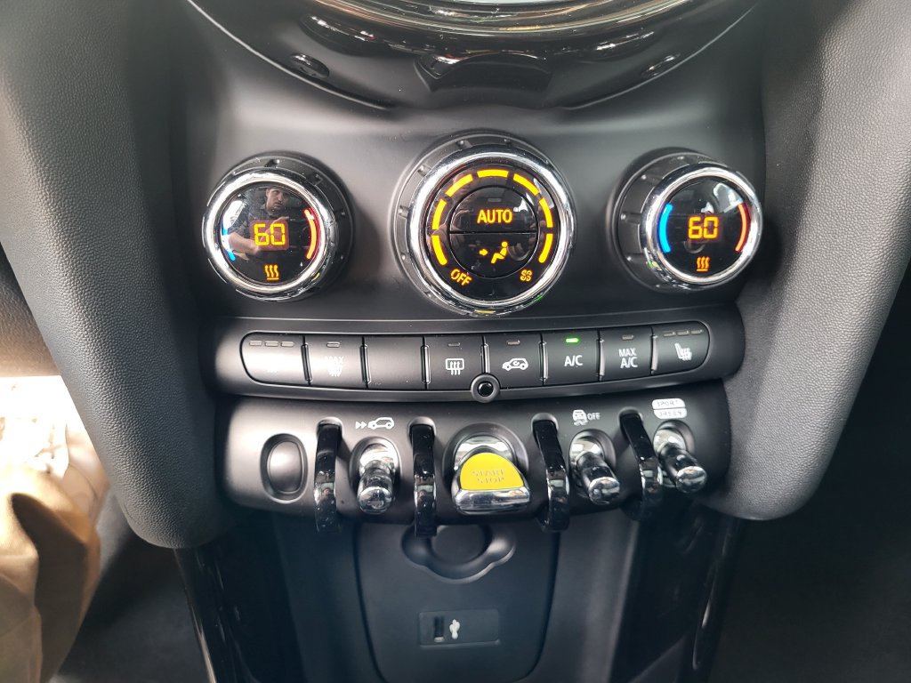 Used 2024 MINI Cooper SE FWD image 47