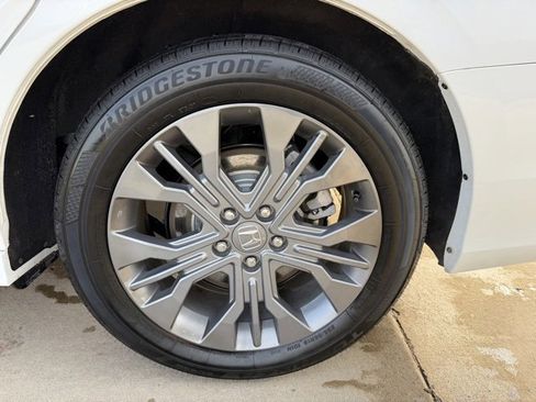 Certified 2025 Honda Odyssey Touring image 9