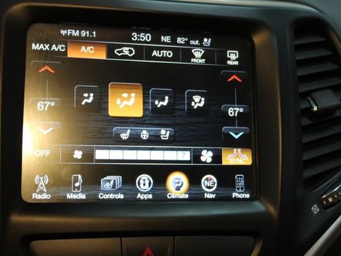 Used 2018 Jeep Cherokee Trailhawk AWD/4WD image 26