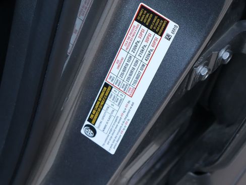 Used 2024 Nissan Rogue SV w/ SV Premium Package FWD image 30
