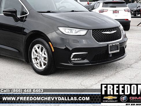 Used 2023 Chrysler Pacifica Touring-L FWD image 41