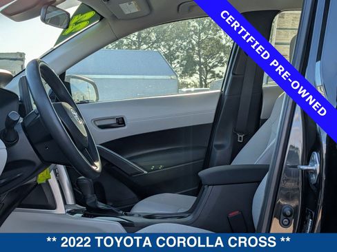 Used 2022 Toyota Corolla Cross L image 19