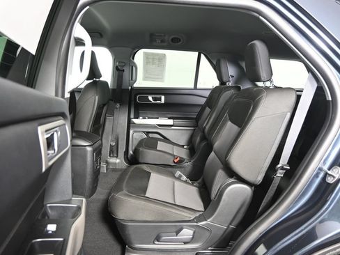 Used 2024 Ford Explorer XLT AWD/4WD image 18