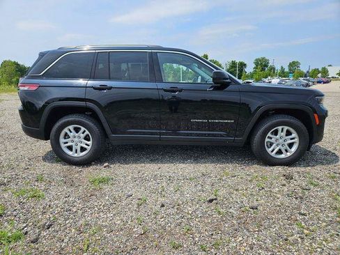 Used 2023 Jeep Grand Cherokee Laredo AWD/4WD image 8