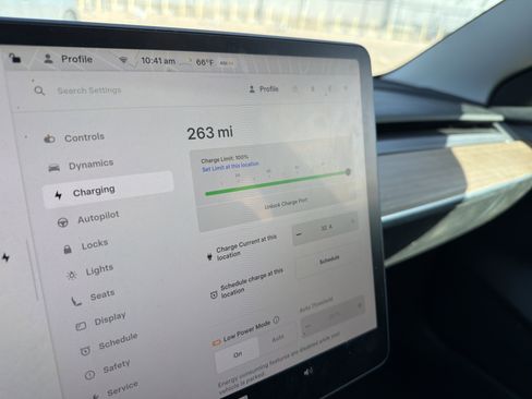 Used 2023 Tesla Model 3 Standard Range image 2