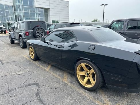 Used 2019 Dodge Challenger R/T RWD image 4