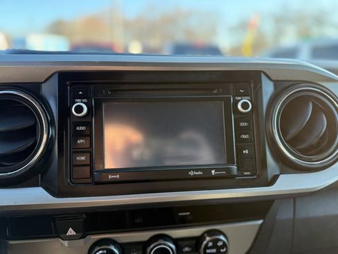 Used 2017 Toyota Tacoma 2WD Access Cab image 22