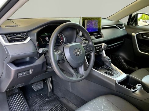 Certified 2025 Toyota RAV4 XLE FWD image 17