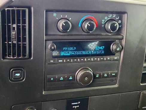 Used 2019 GMC Savana 2500 w/ Driver Convenience Package image 17