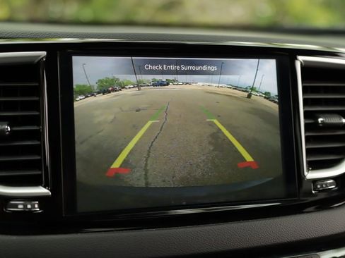 Used 2023 Chrysler Pacifica Touring-L FWD image 15