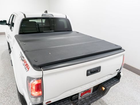 Used 2023 Toyota Tacoma TRD Sport image 11