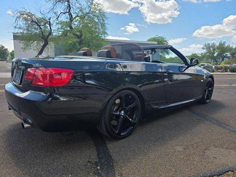 Used 2012 BMW 335i Convertible image 17