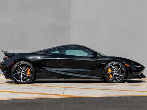 Used 2024 McLaren 750S RWD image 27