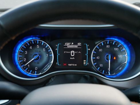 Used 2017 Chrysler Pacifica Touring-L image 22